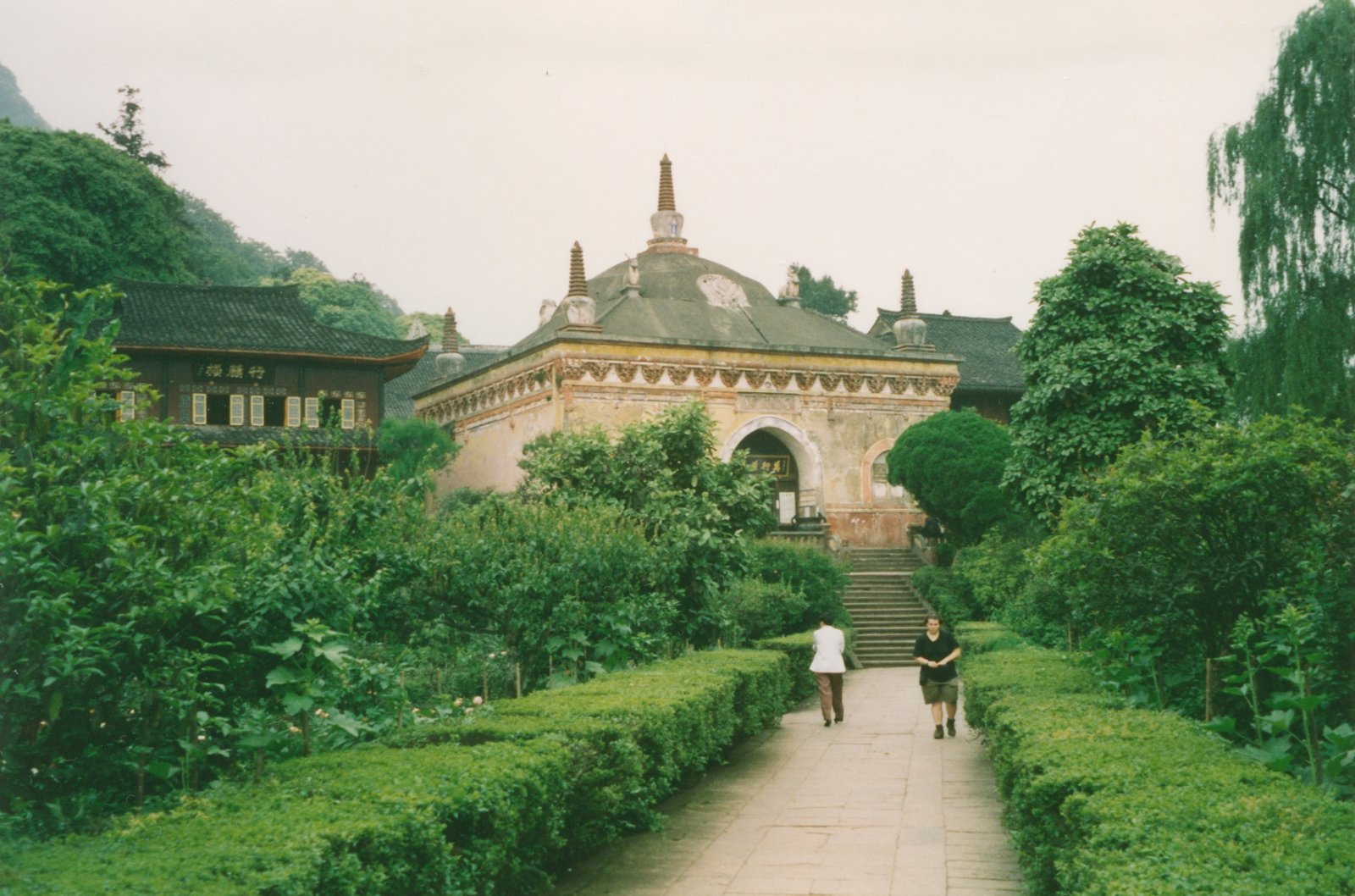 Leshan Borg| Mt. Emei er falleg, gömul og dularfulla - Leshan | Secret World Trip Planner