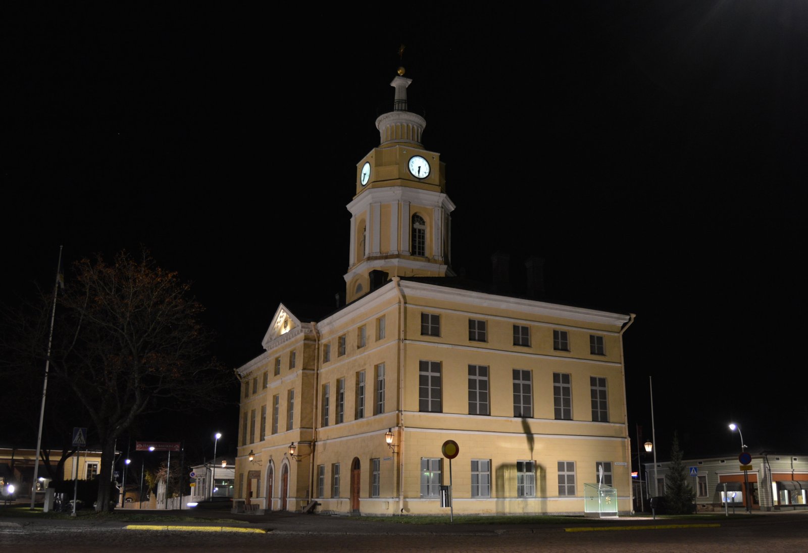 Il Municipio è letteralmente il centro della città di Hamina - Hamina | Secret World Trip Planner