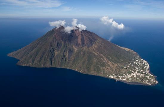 एओलियन टापुहरू - Lipari | Secret World Trip Planner