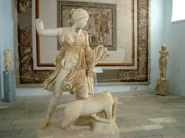 Muzeul arheologic din Delos - Dilos | Secret World Trip Planner
