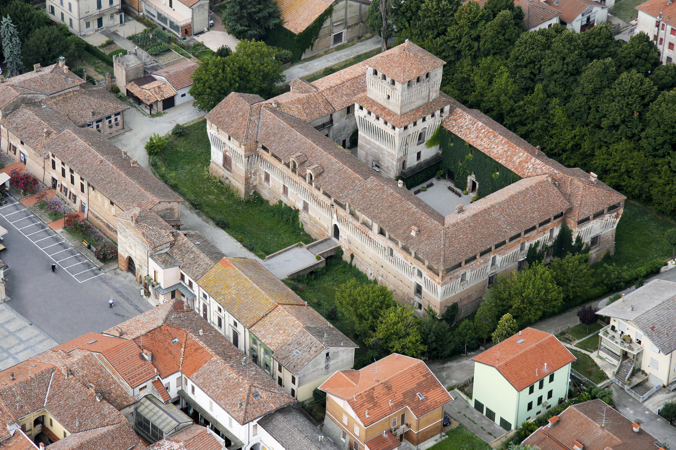 Roccabianca / Destilerija Muzej - Roccabianca | Secret World Trip Planner