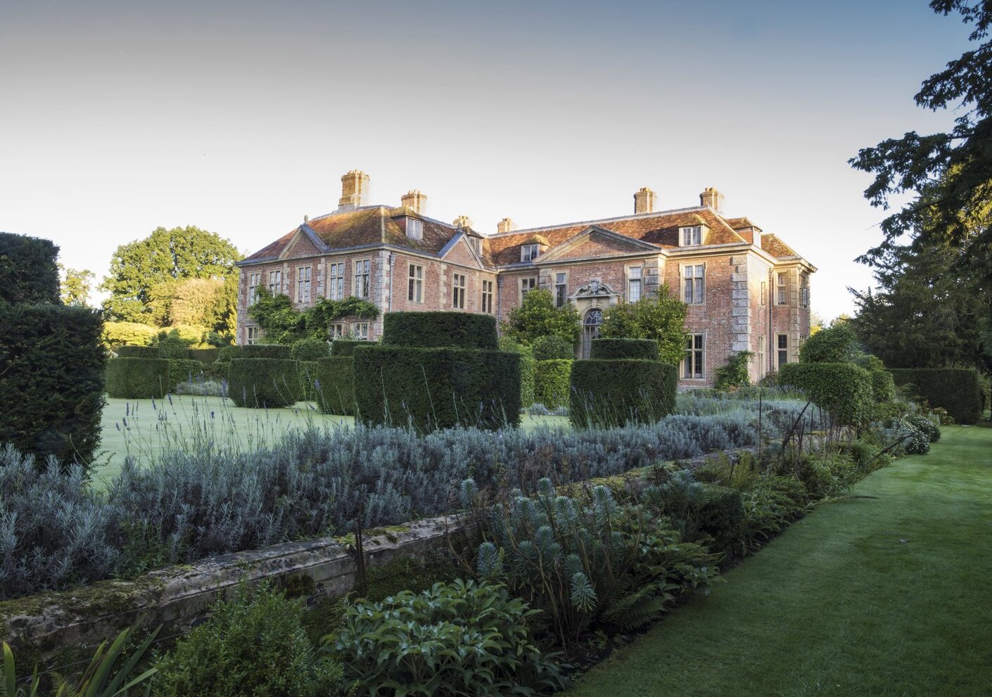 The amazing Gardend of Heale House - Middle Woodford | Secret World Trip Planner