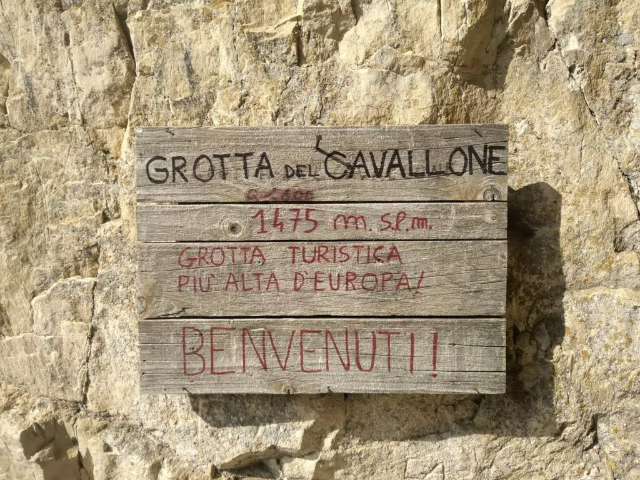 Grotte del Cavallone. Les plus hautes grottes d'Europe accessibles aux touristes - Via Gravara | Secret World Trip Planner