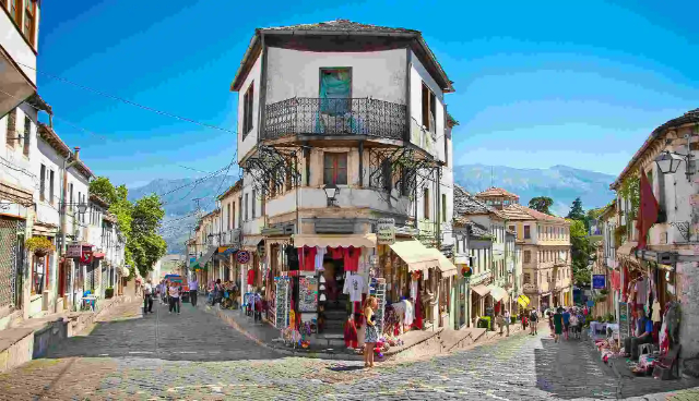 La pintoresca ciudad de Gjirokastra - Gjirokastër County | Secret World Trip Planner