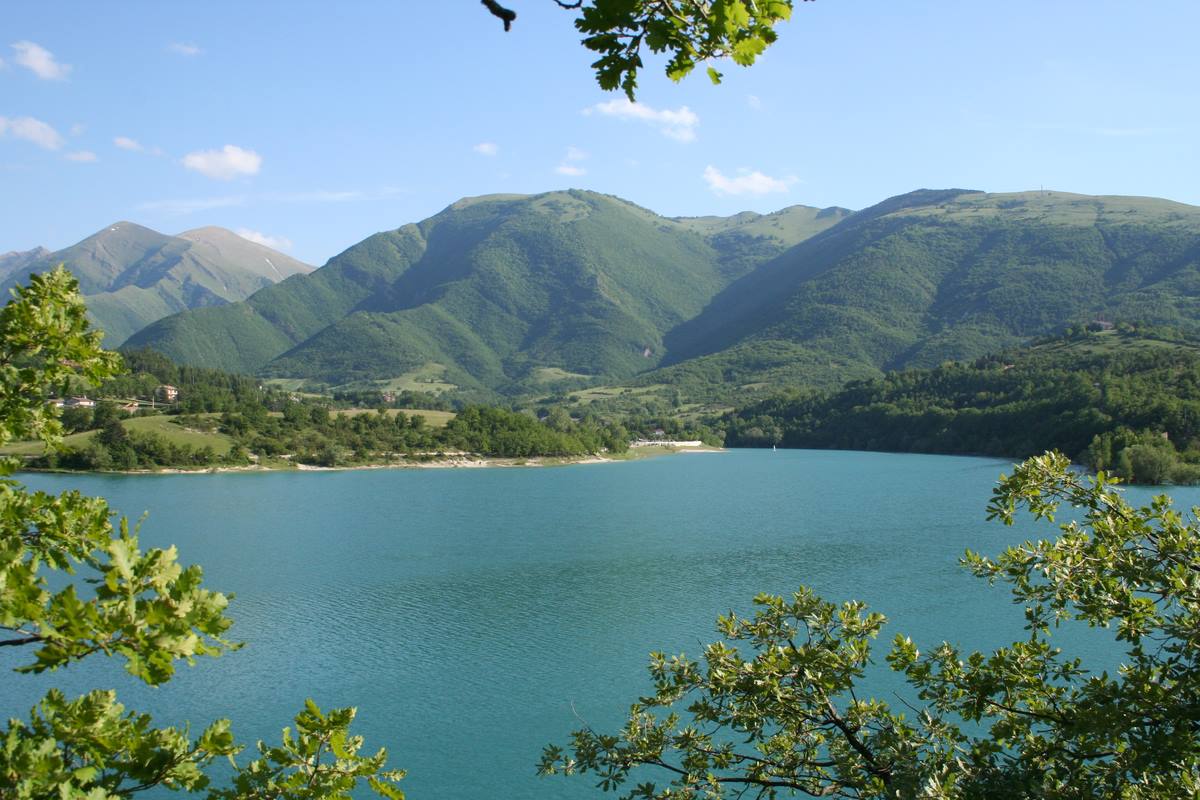 Fiastra lake - Lago di Fiastra | Secret World Trip Planner