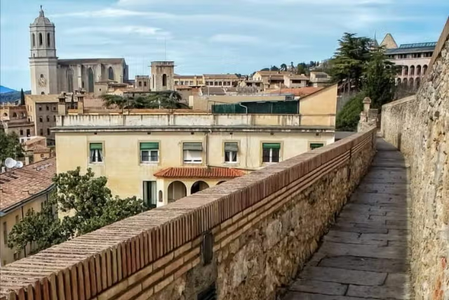 Le mura di Girona - Passeggiata attraverso i secoli sopra la città - Girona | Secret World Trip Planner