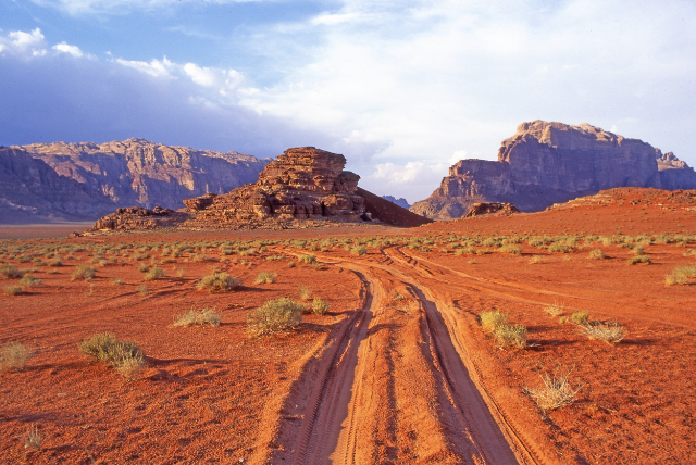 L'inseguimento nel deserto di John Wick: Lo straordinario Wadi Rum in Giordania". - Wadi Rum Reserve | Secret World Trip Planner