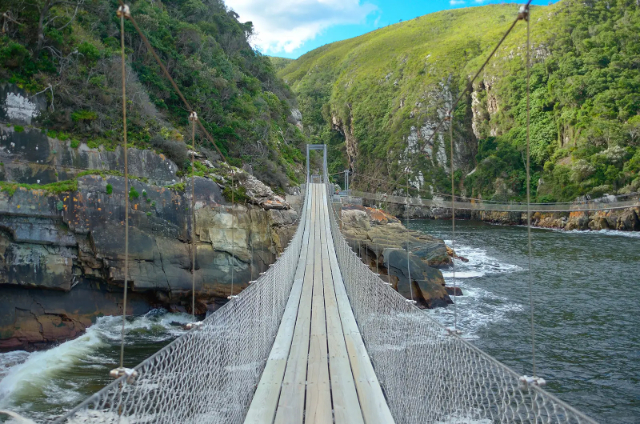 Explorar la majestuosa belleza del río Tormentas | Secret World Trip Planner