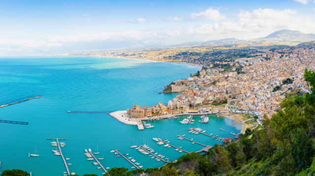 卡斯特拉马尔德尔高尔夫海滨露天剧场 - Castellammare del Golfo | Secret World Trip Planner