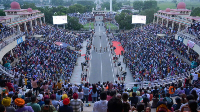 Ceremonia en la frontera de Wagah - Hardo Rattan | Secret World Trip Planner