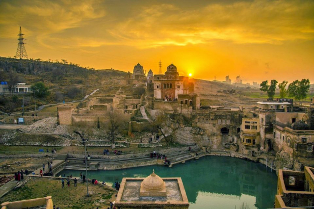 Il complesso del tempio di Katas Raj — Katas