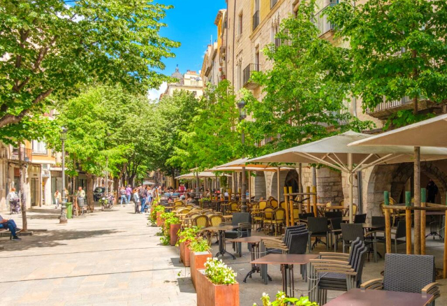 La Rambla de la Llibertat - Il cuore pulsante di Girona sotto gli archi — Girona