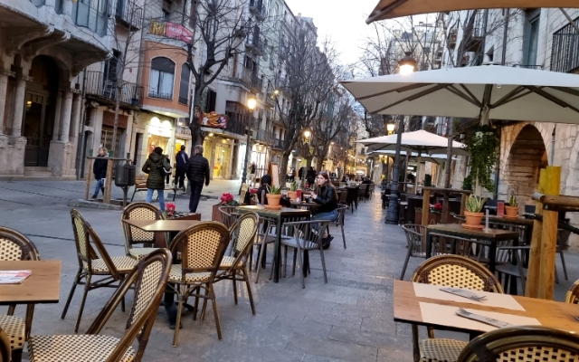 La Rambla de la Llibertat - Il cuore pulsante di Girona sotto gli archi - Girona | Secret World Trip Planner