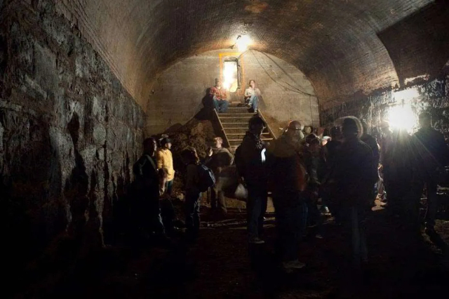 El túnel de Cobble Hill - Monterusciello | Secret World Trip Planner