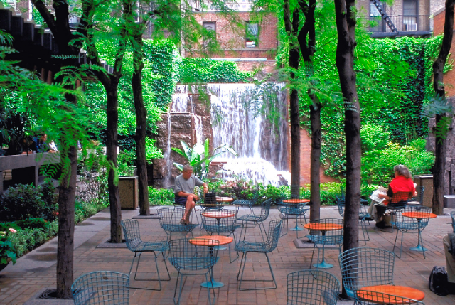 Une cascade au milieu de Midtown Manhattan - New York | Secret World Trip Planner