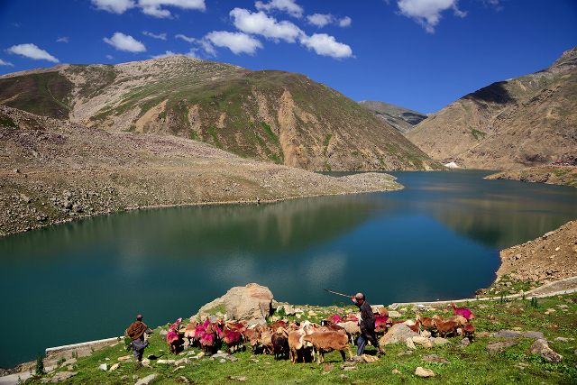 Lago Lulusar - Lulusar Lake | Secret World Trip Planner