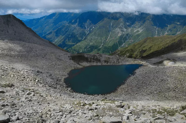 Le lac Ansoo : Une goutte de tranquillité dans l'Himalaya - Mansehra | Secret World Trip Planner