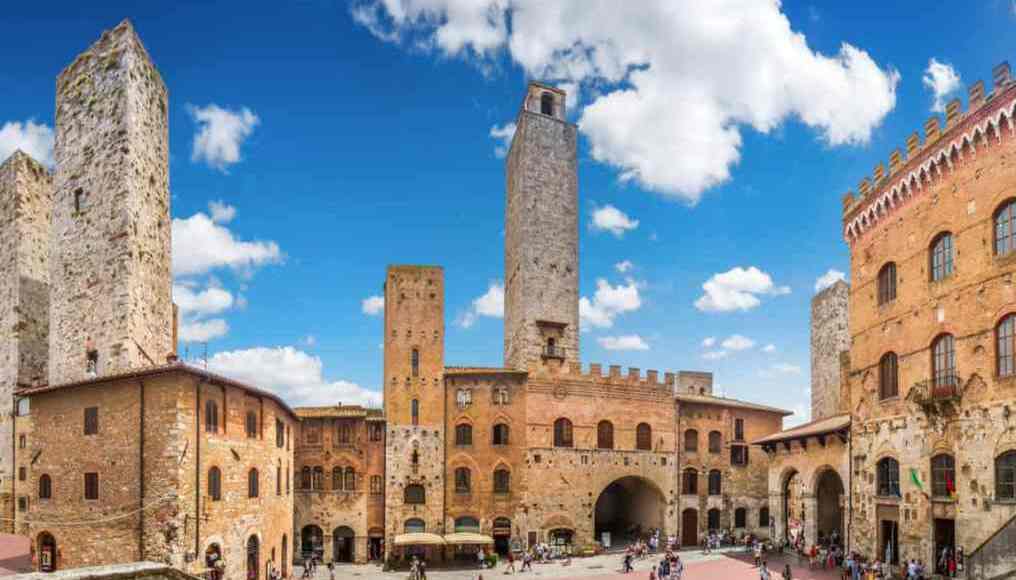 Der Podesta-Palast und die Türme - San Gimignano | Secret World Trip Planner