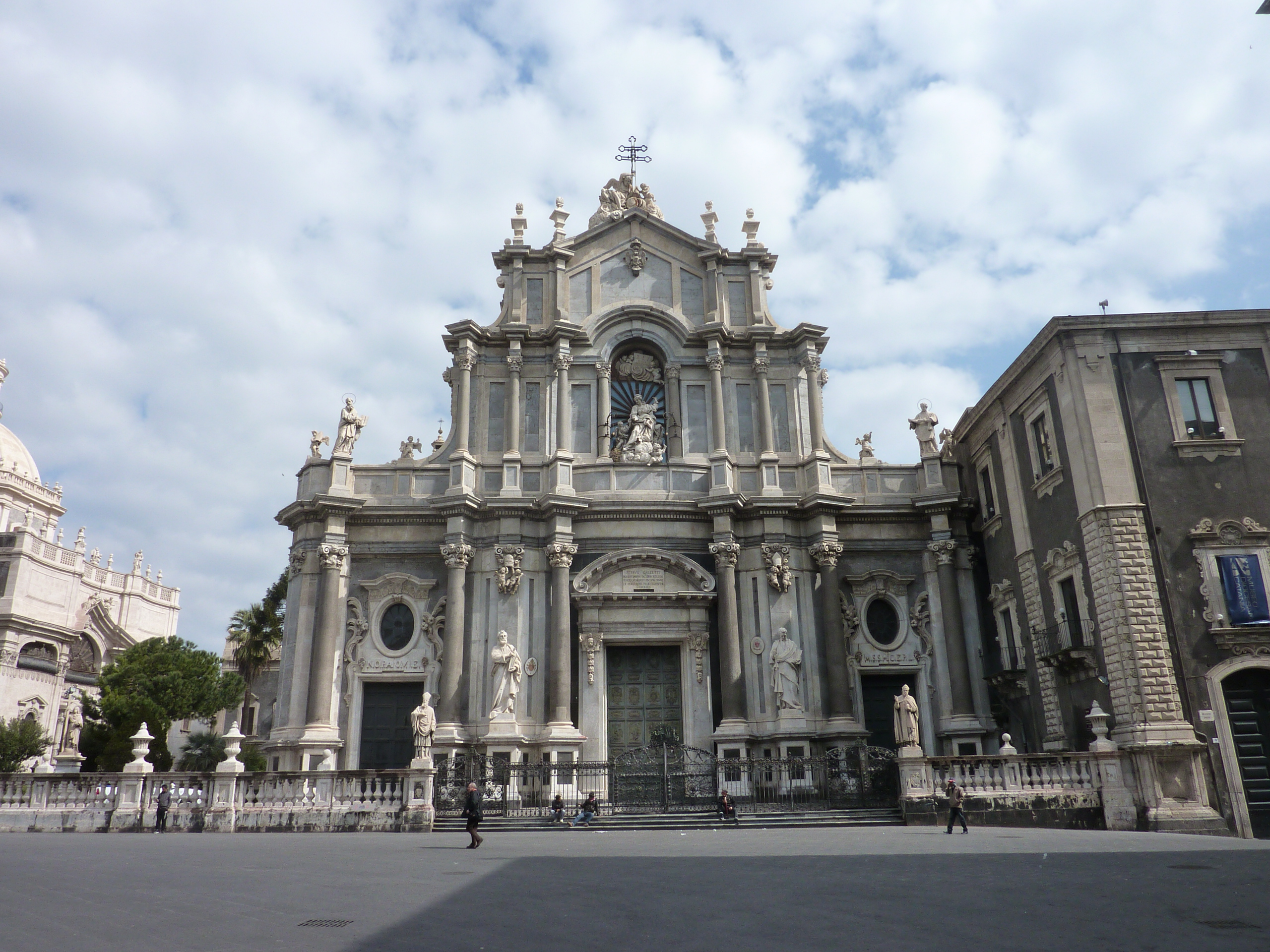 Sicília A Jedlo / La Caponata - Catania | Secret World Trip Planner