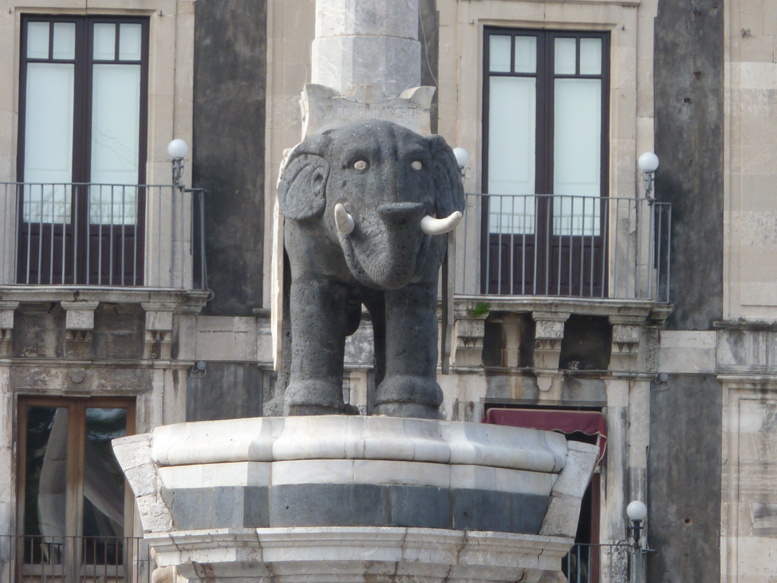 Sicília A Jedlo / La Caponata - Catania | Secret World Trip Planner