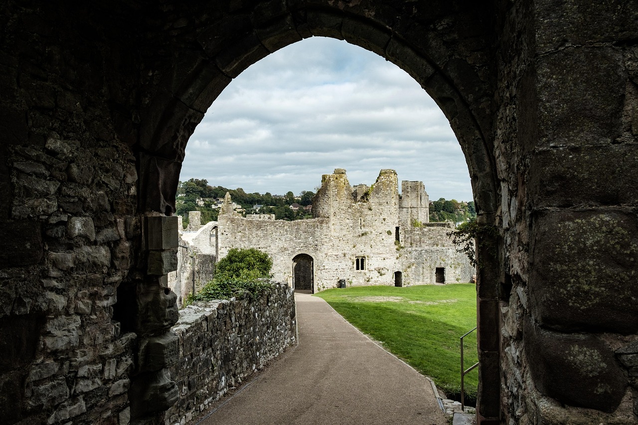 Chepstow Castle är Wales äldsta fästningen - Hemliga Värld - Chepstow | Secret World Trip Planner