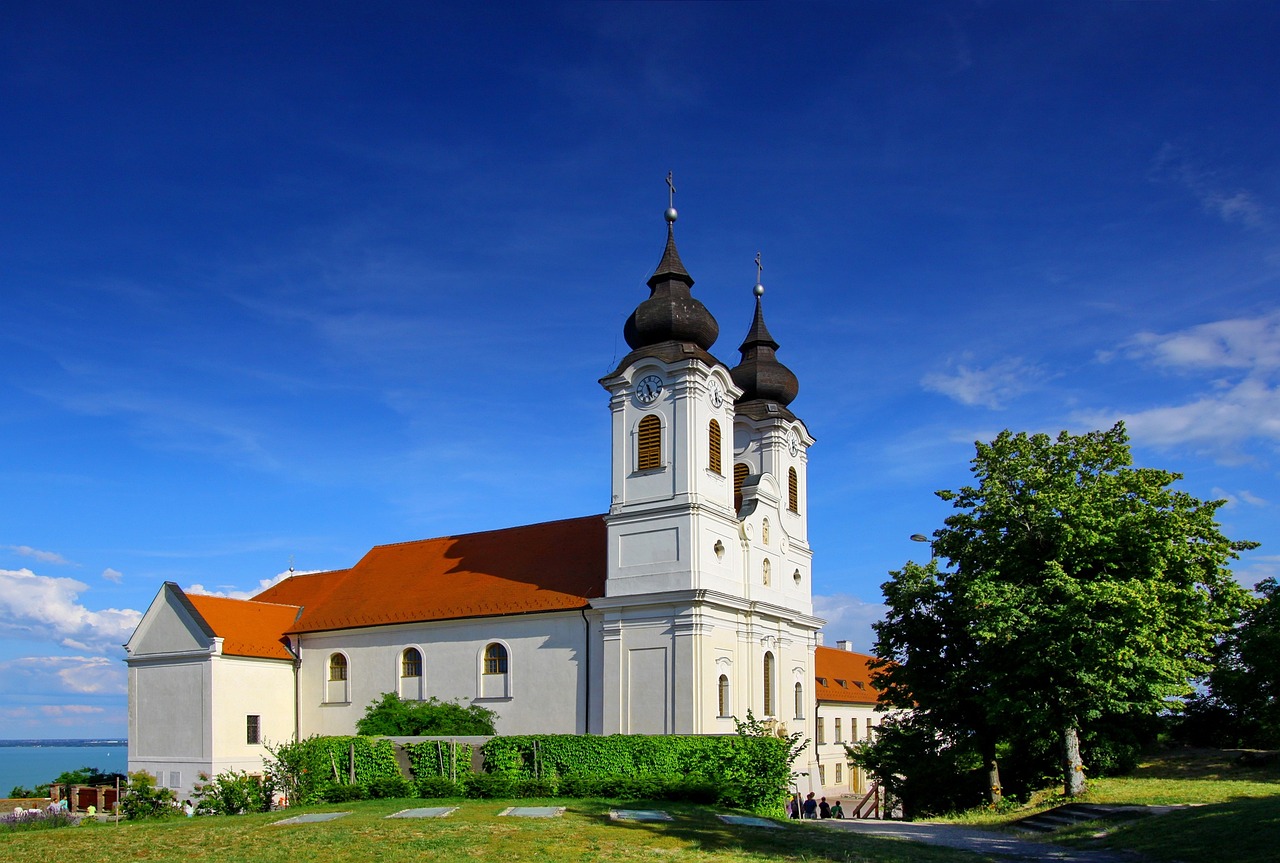 Tihany Abadia: el Jem d'Balaton - Tihany | Secret World Trip Planner