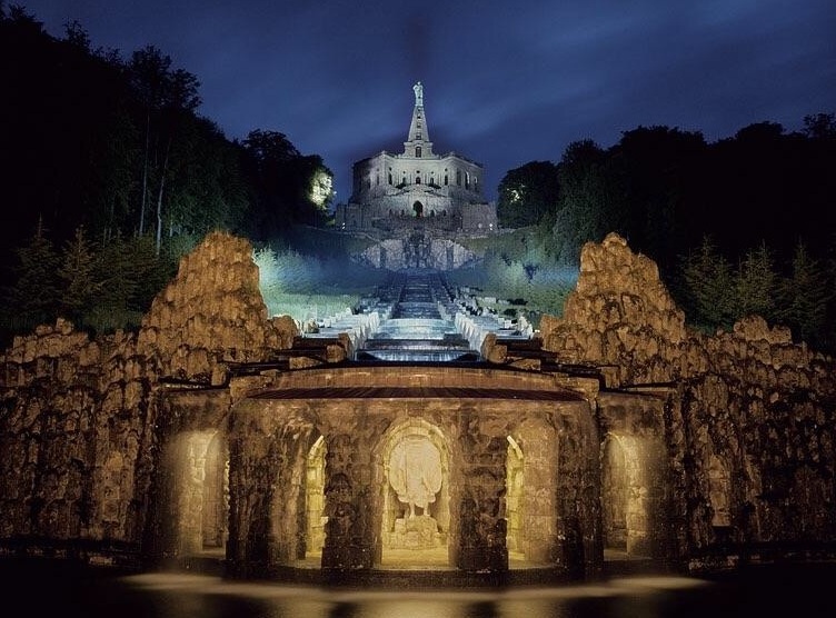Kassel: Das Herkulesdenkmal ist das Wahrzeichen der Stadt. — Kassel