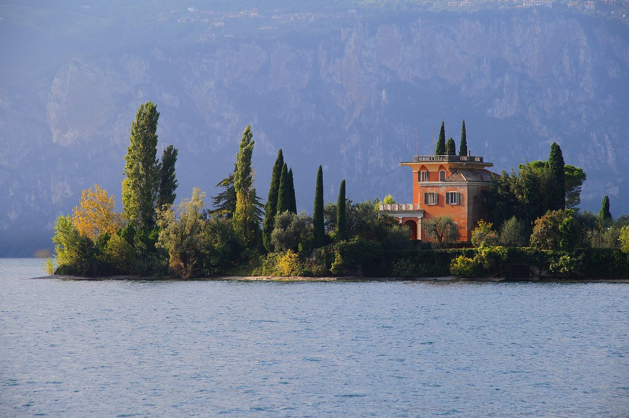 Garda | The largest lake in Italy - Lago di Garda | Secret World Trip Planner