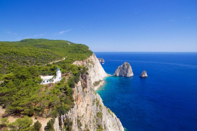 Orientierungslicht auf den Klippen: Der Leuchtturm von Keri auf Zákynthos - Κέρι | Secret World Trip Planner