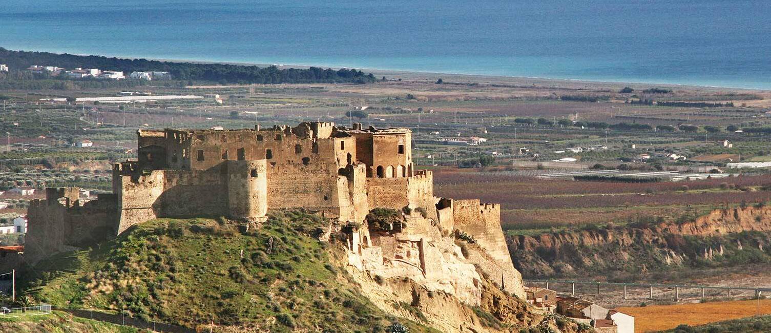 Švābijas Rocca Imperiale pils - Rocca Imperiale | Secret World Trip Planner
