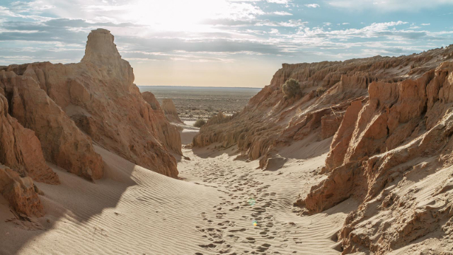 Mungo National Park - Mungo | Secret World Trip Planner