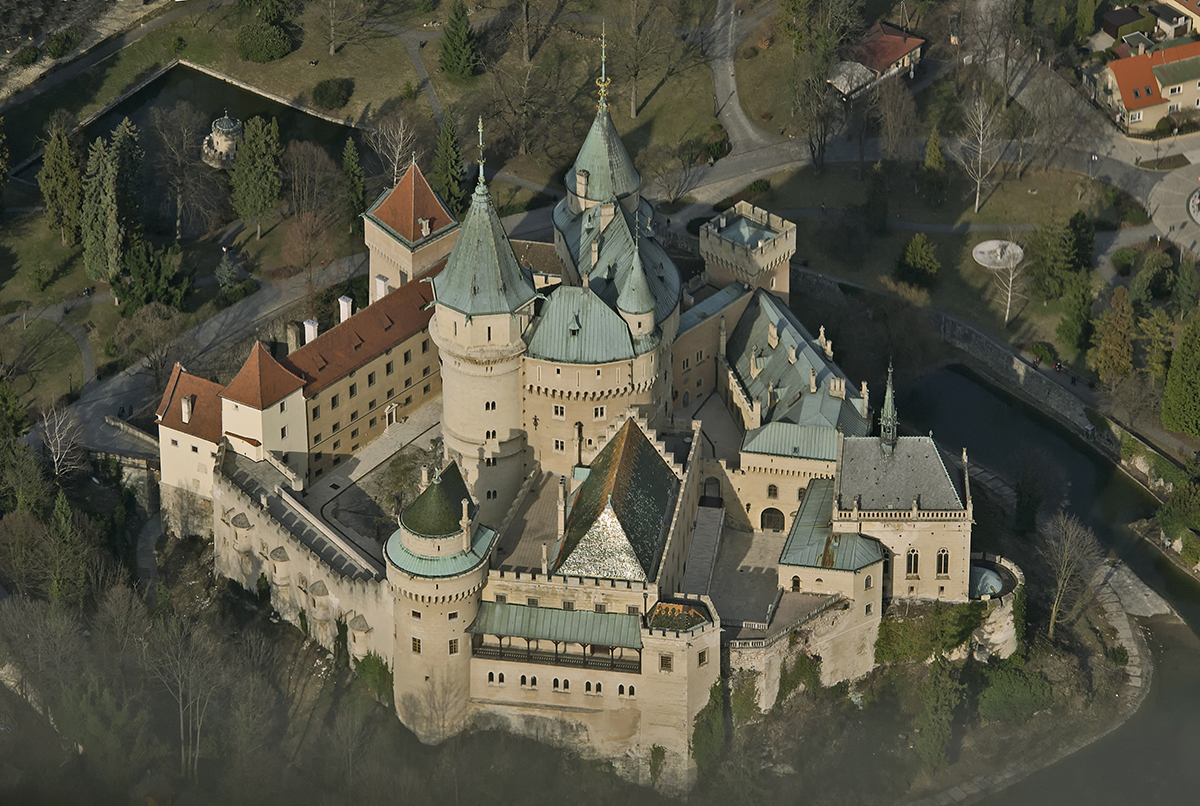 Castle in Bojnice: a treasure of Slovakia - Zámok a okolie 1 | Secret World Trip Planner