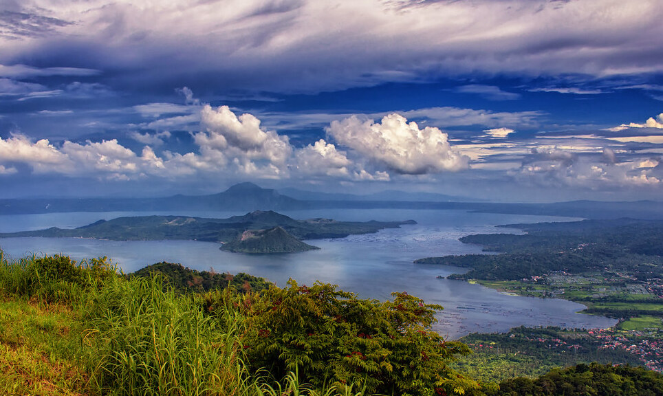 Tagaytay and the stunning view of Lake Taal — Tagaytay