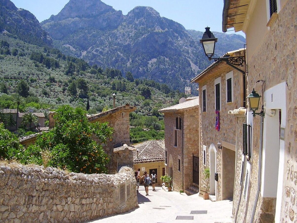 Fornalutx | A stony village perfumed by lemon and orange groves - Fornalutx | Secret World Trip Planner