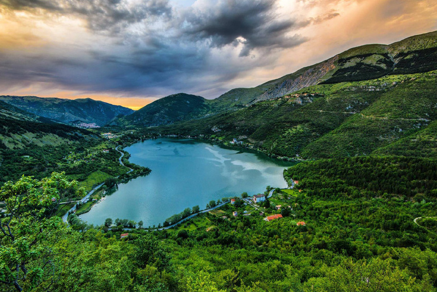 Scanno järv ja metsik Amburi org - Lago di Scanno | Secret World Trip Planner