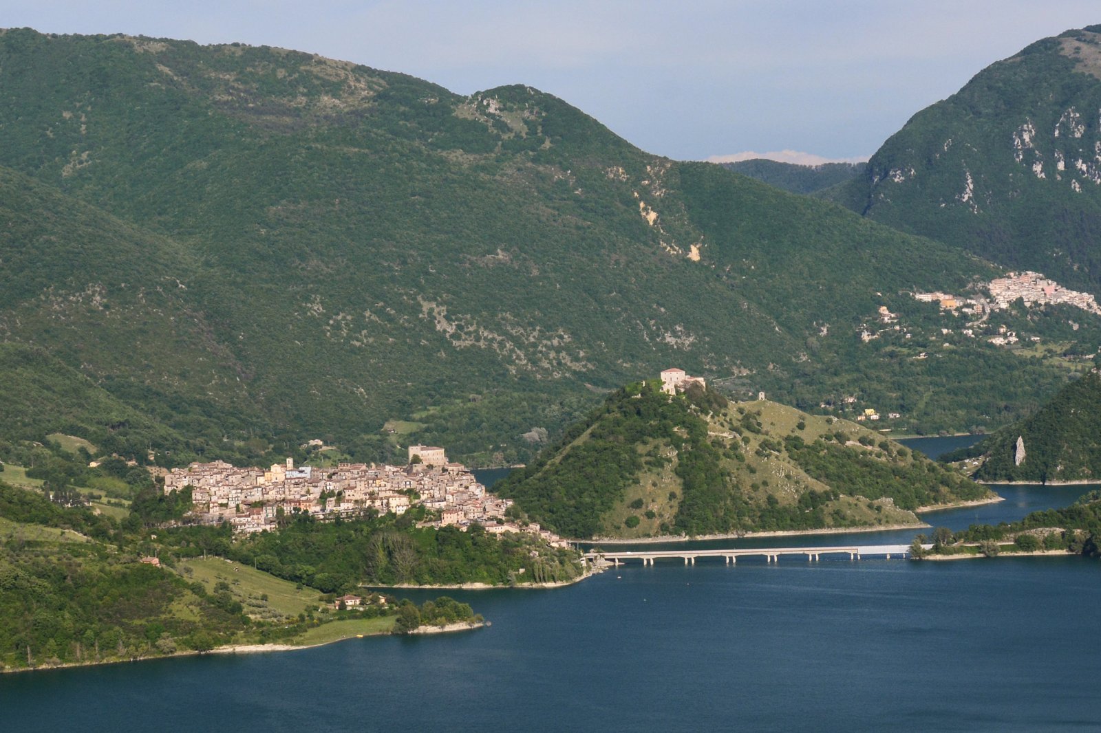 Lake Turano - Lago del Turano | Secret World Trip Planner