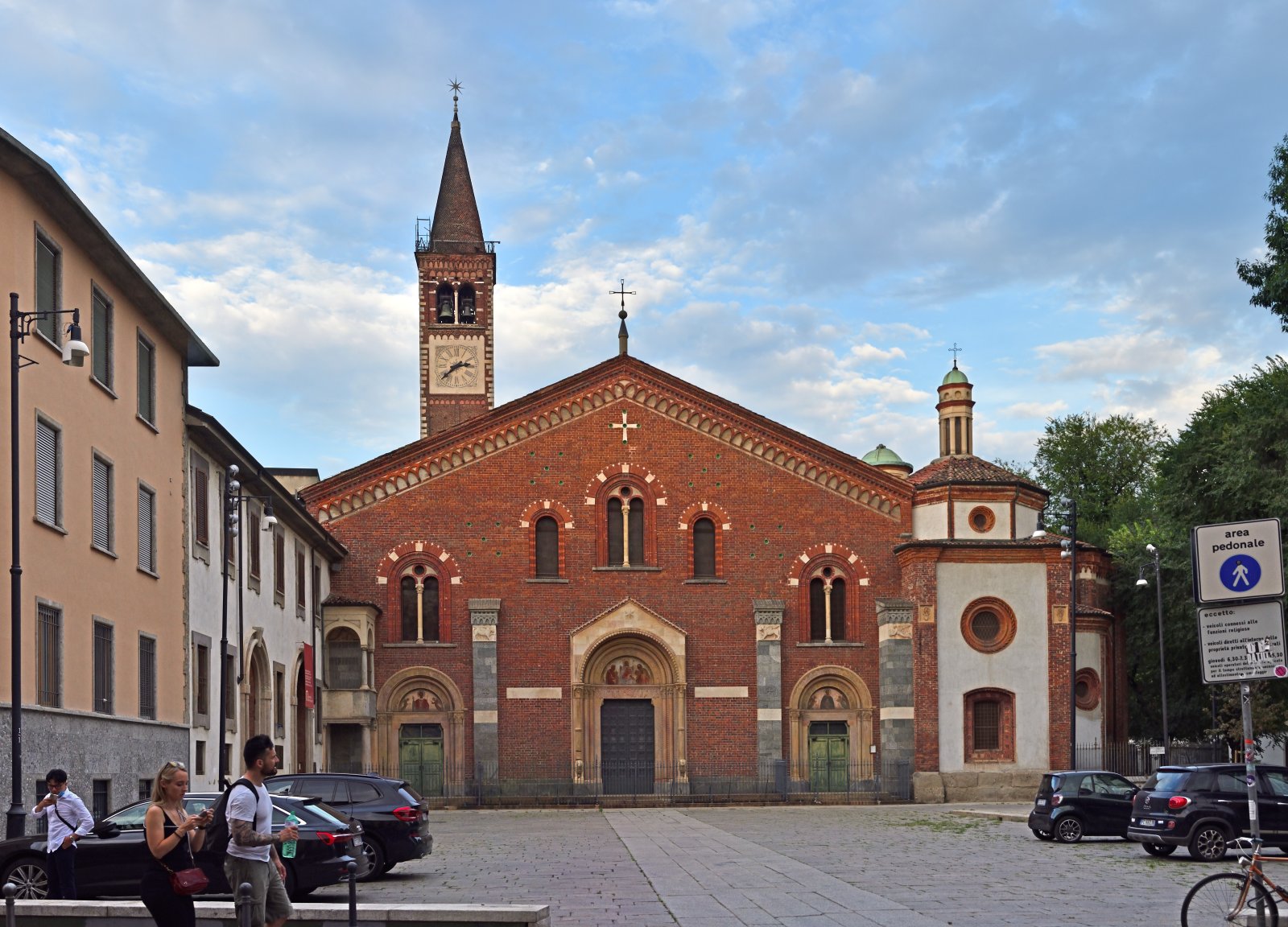 Milano | Basilica di S. Eustorgio - Milano | Secret World Trip Planner