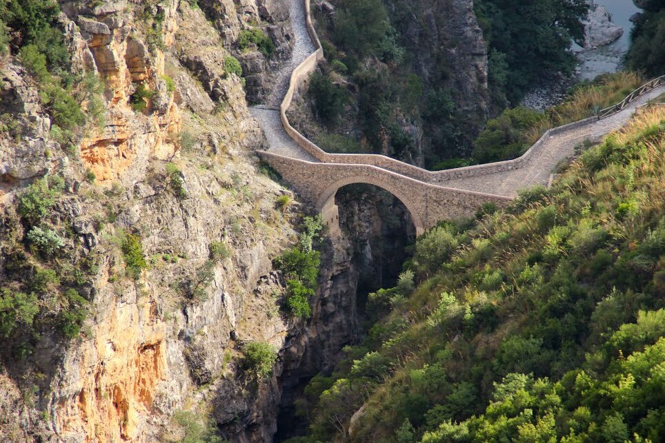 Raganello ja kuradi sild - Civita | Secret World Trip Planner