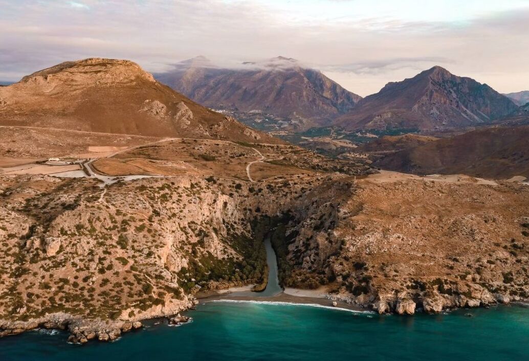 L'imponente gola di Kourtaliotiko - ΤΚ | Secret World Trip Planner