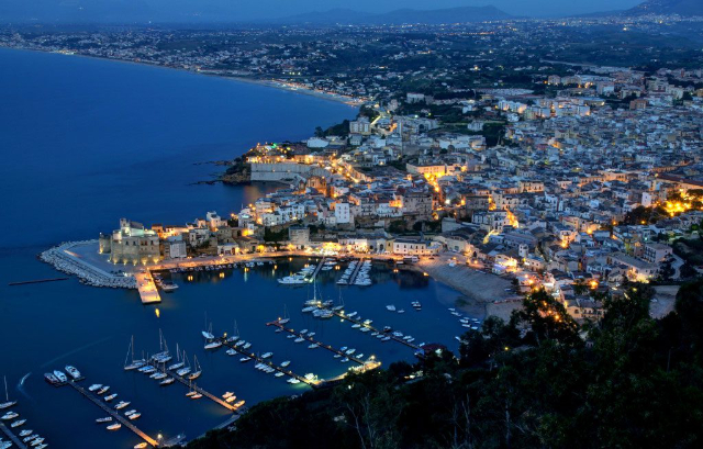 Кастелламмаре-дель-Гольфо: Амфитеатр у моря - Castellammare del Golfo | Secret World Trip Planner
