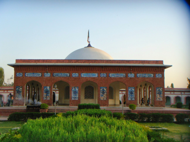 El santuario de Syed Waris Shah - Jandiala Sher Khan | Secret World Trip Planner