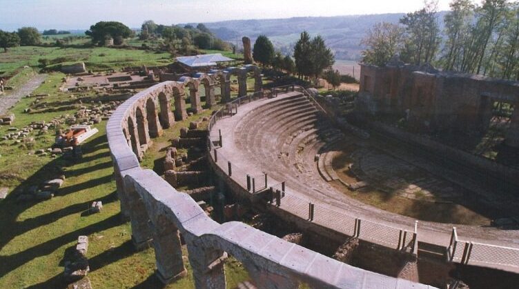 Ferento a jeho římské divadlo - Viterbo | Secret World Trip Planner