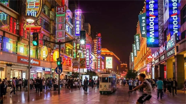 Chunxi Lu - Cheng Du Shi | Secret World Trip Planner