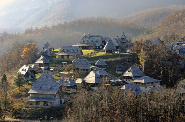 Primorsko selo: Selo Emira Kusturice - Mokra Gora | Secret World Trip Planner