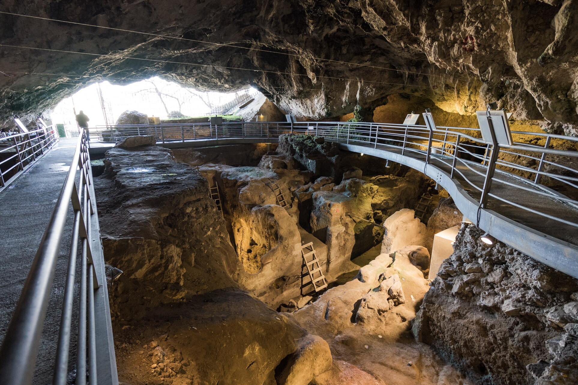 Grecia:Grotta di Theopetra e le rovine più antiche del mondo - Vasiliki | Secret World Trip Planner