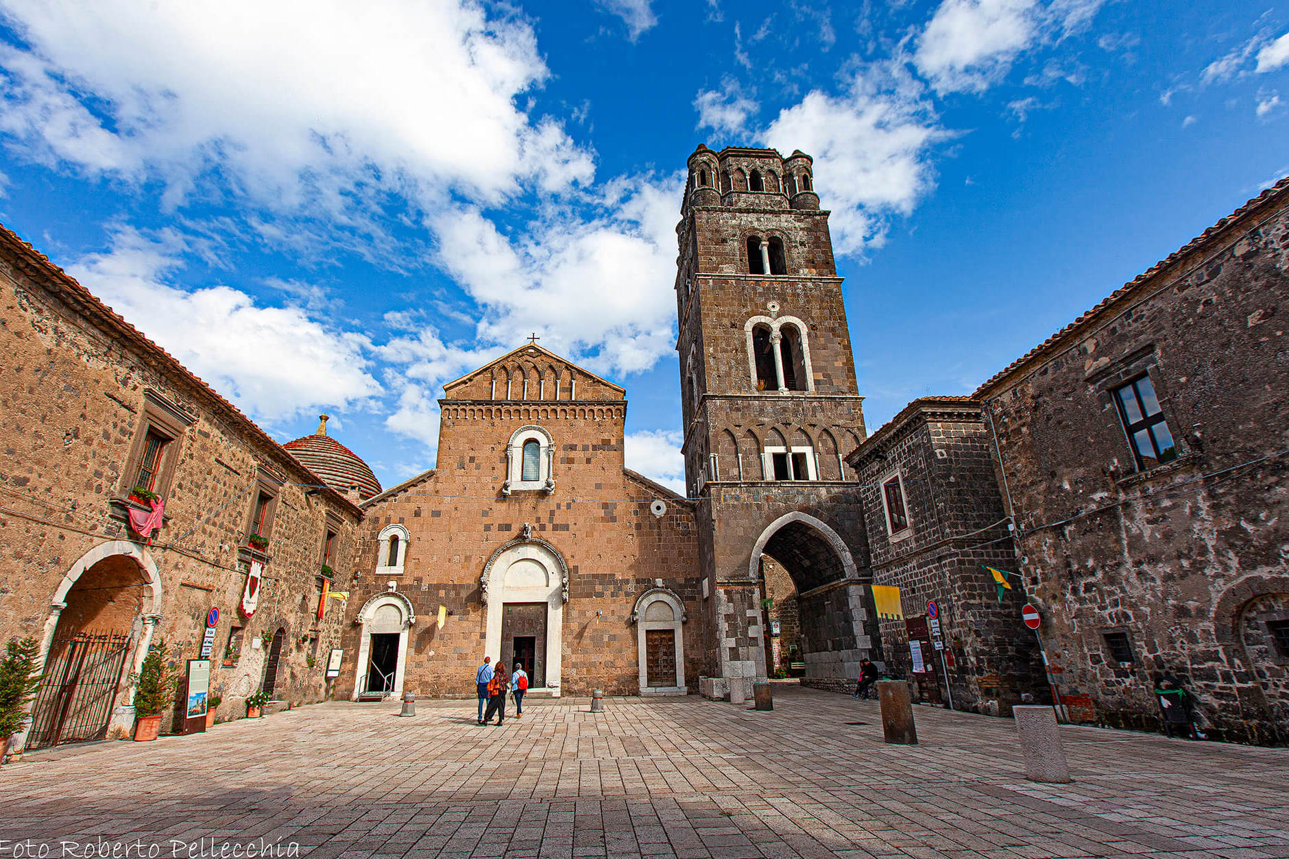, Casertavecchia yuragi Piazza Vescovado - Caserta Vecchia | Secret World Trip Planner