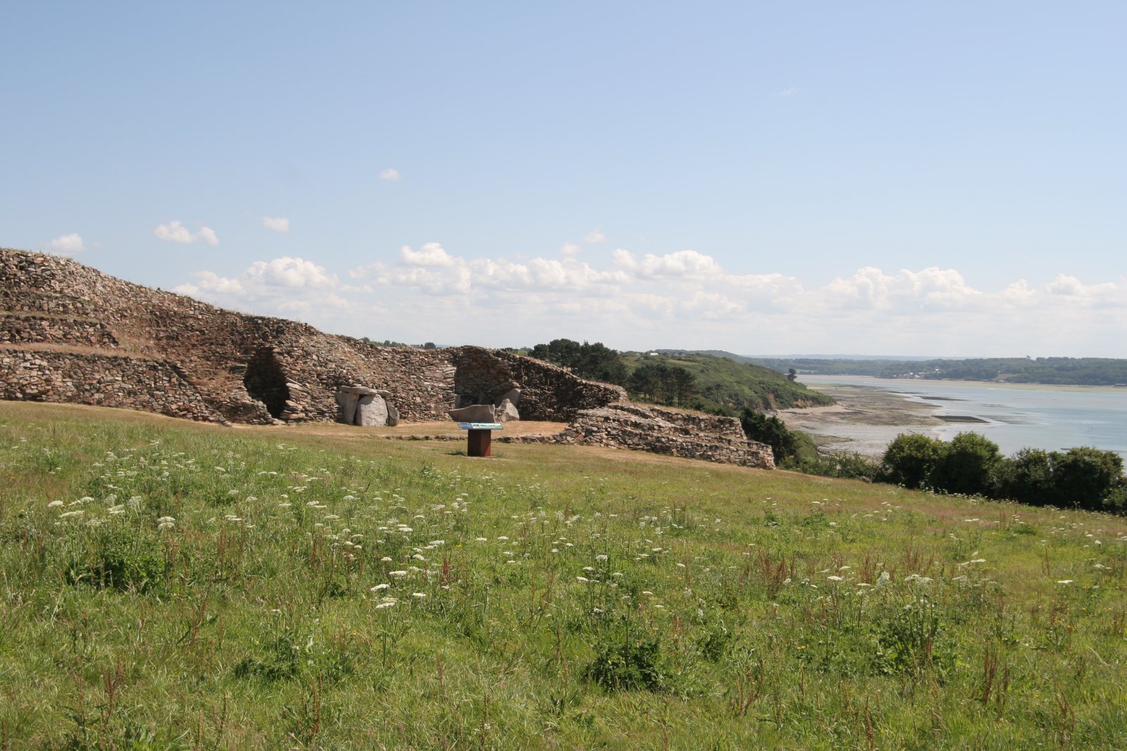 Il più grande museo megalitico d'Europa? Il  Tumulo di Barnenez  - Plouezoc'h | Secret World Trip Planner