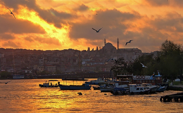 Саёҳат дар баҳри Босфор - Reşadiye Cd. İstanbul Deniz Otobüsleri İskelesi No:730 | Secret World Trip Planner