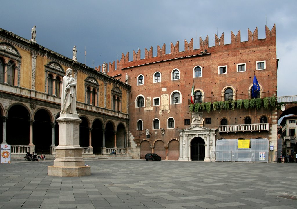 Jaunaren plaza - Verona | Secret World Trip Planner