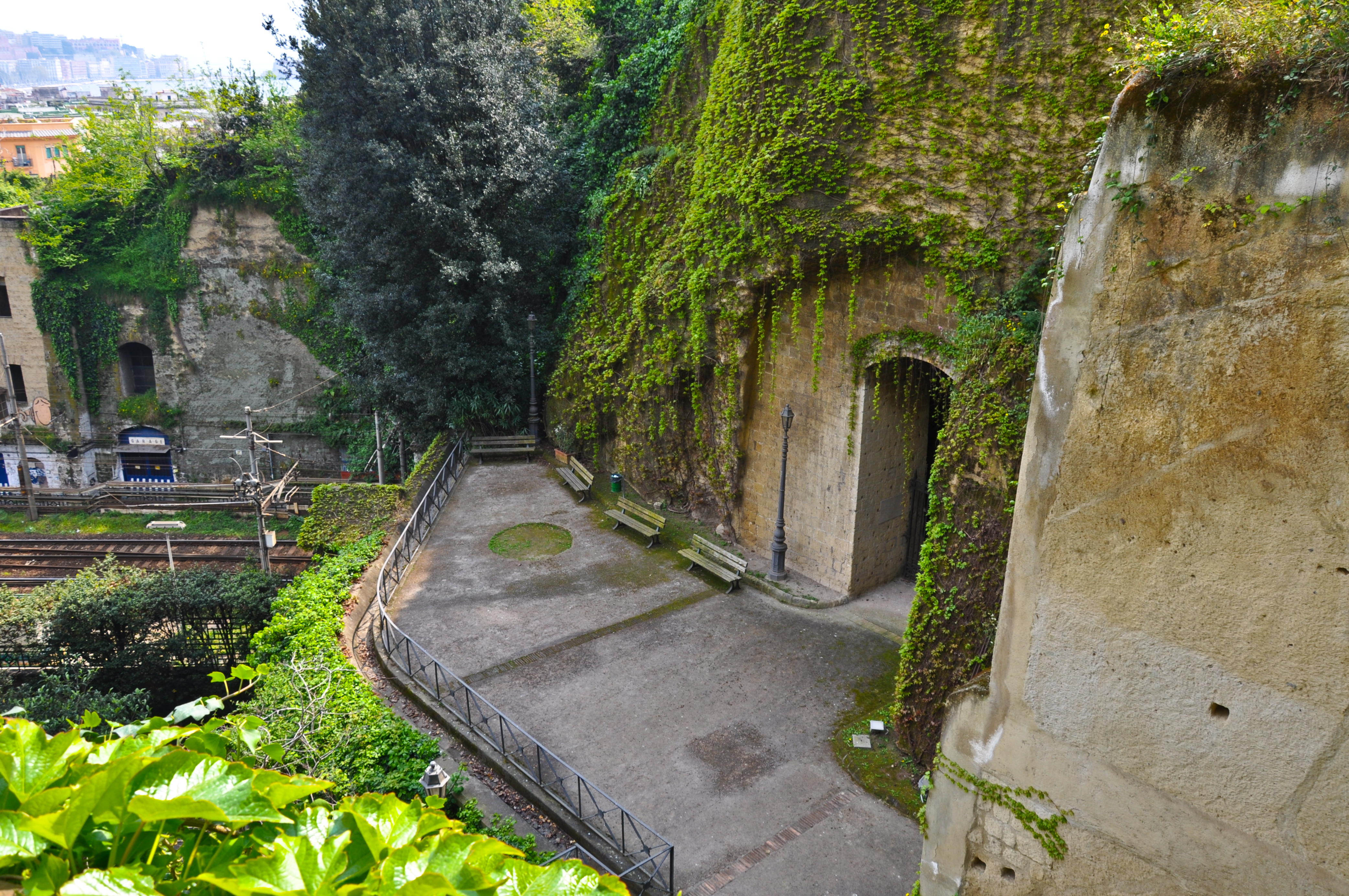 Piedigrottadagi Vergiliano bog'i - Napoli | Secret World Trip Planner